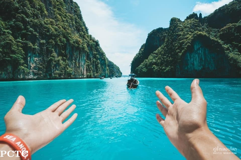 phi-phi-island-by-speed-boat-3267.jpg