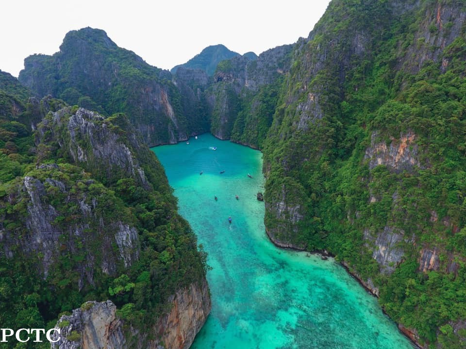 phi-phi-island-by-speed-boat-6579.jpg