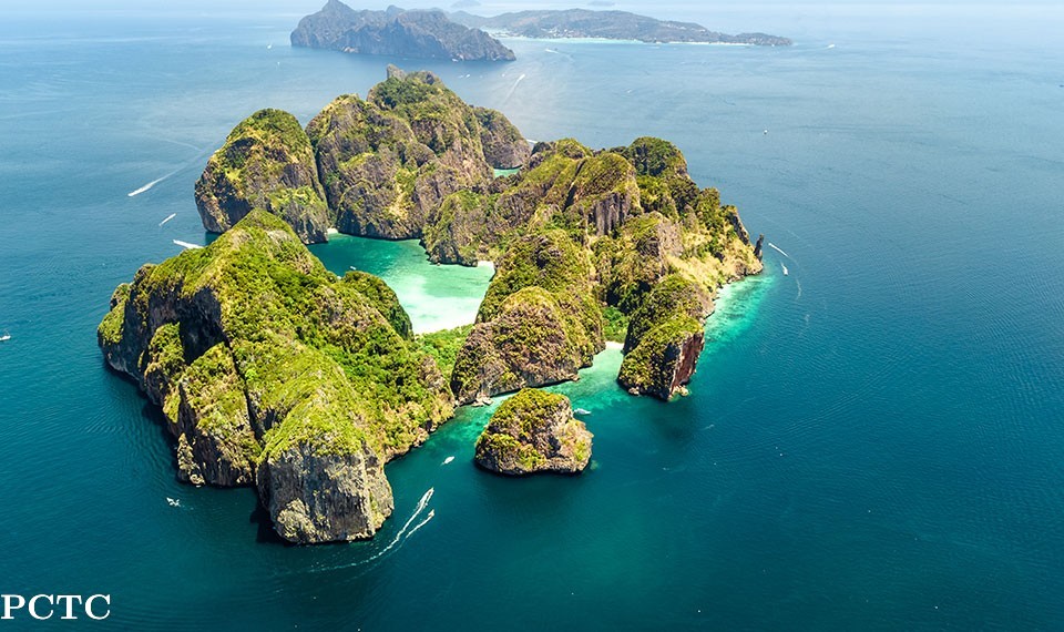 phi-phi-island-by-speed-boat-6683.jpg