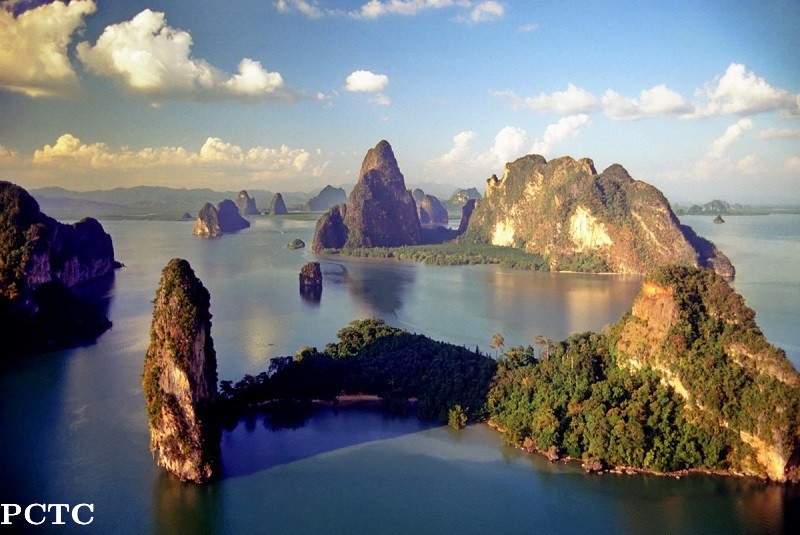 phi-phi-island-by-speed-boat-8428.jpg