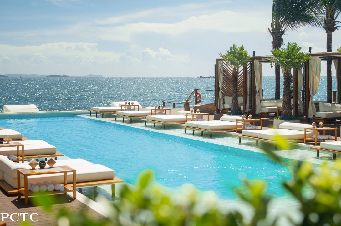sina-beach-floating-club-pattaya-1213.jpg