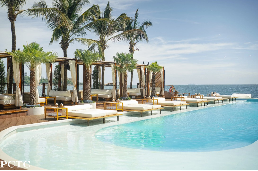 sina-beach-floating-club-pattaya-2267.jpg