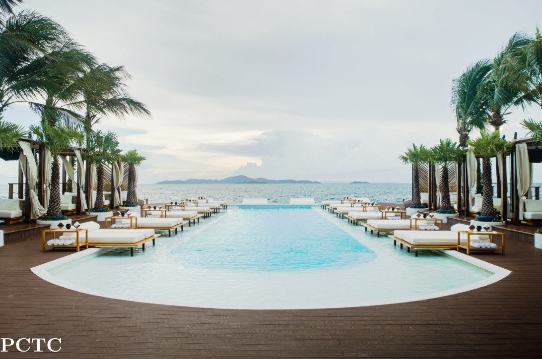 sina-beach-floating-club-pattaya-6167.jpg