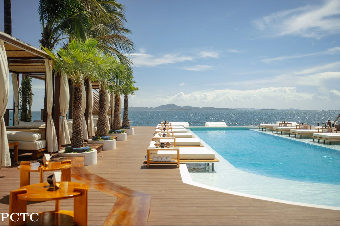 sina-beach-floating-club-pattaya-7755.jpg