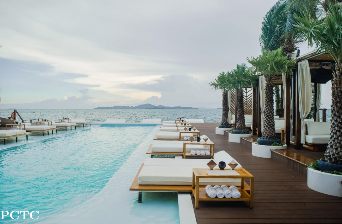 sina-beach-floating-club-pattaya-9247.jpg